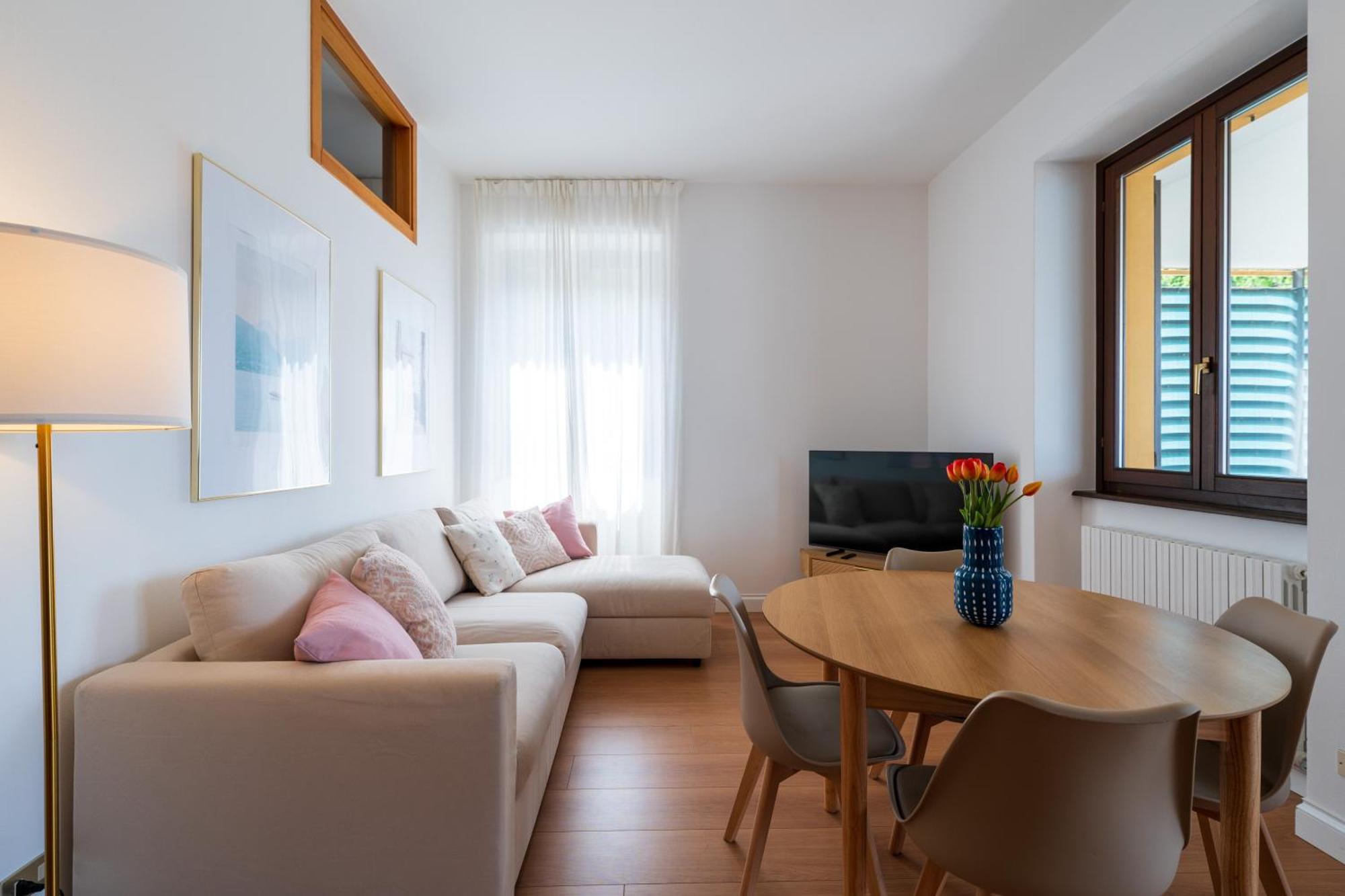 Stunning Apartment- Terrace And Swimming Pool 벨라노 외부 사진