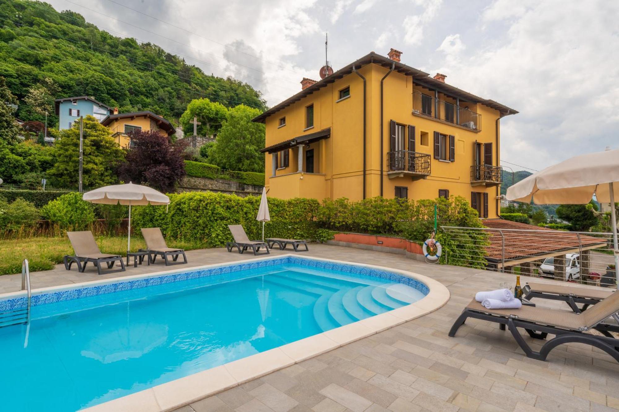 Stunning Apartment- Terrace And Swimming Pool 벨라노 외부 사진